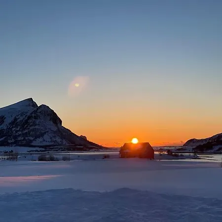 Koselig Hus I Landlig Omrade 레크네스